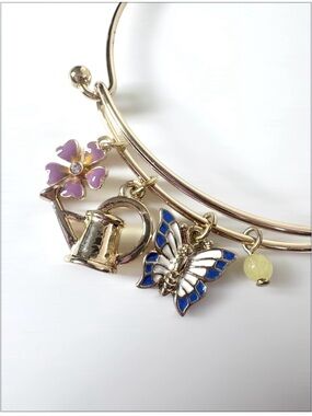 Avon 2018 Charming Gardener Charm Bracelet NIB Gold Tone Butterfly Flower